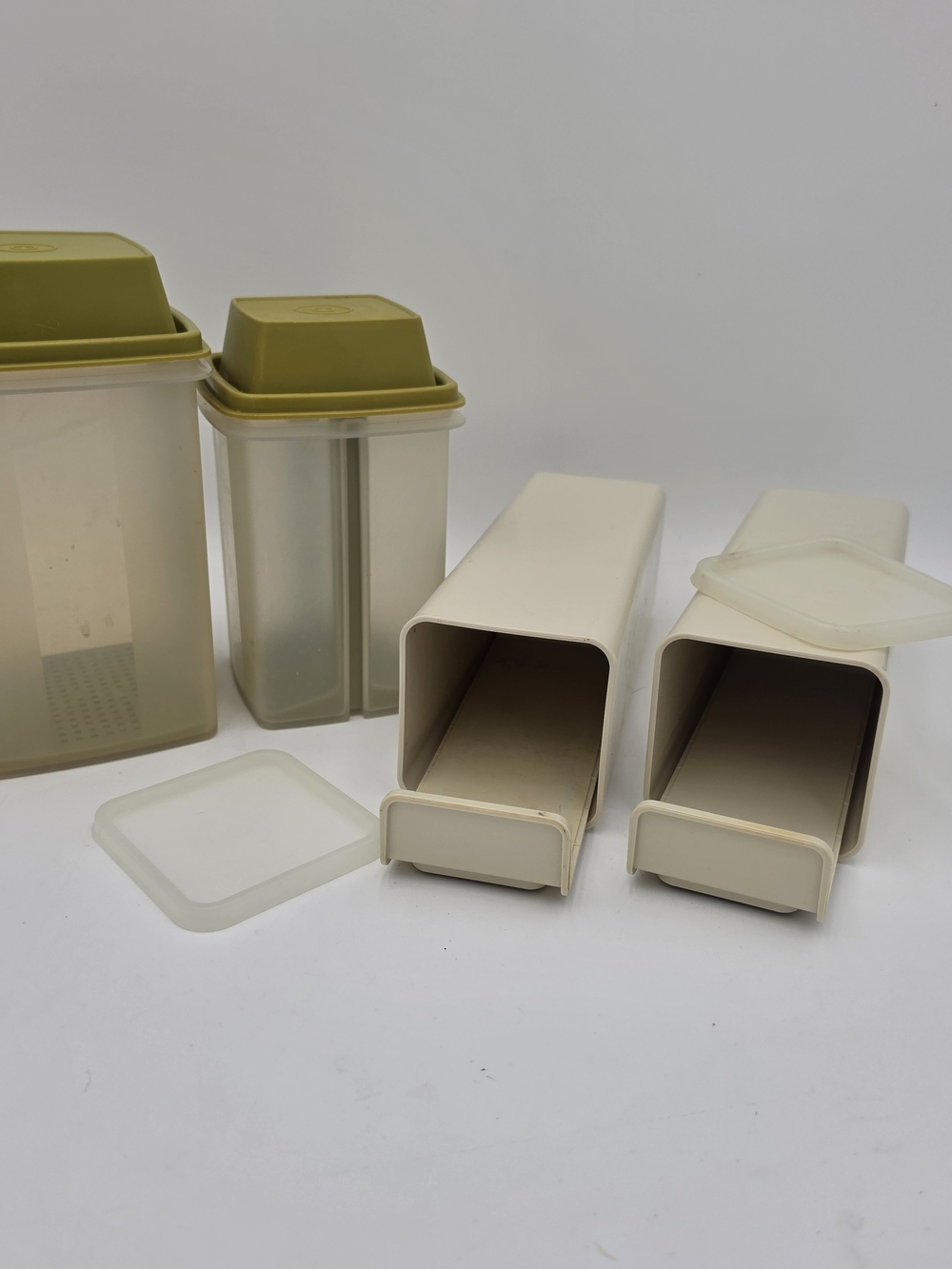 Tupperware Lot - Picture 2 of 5